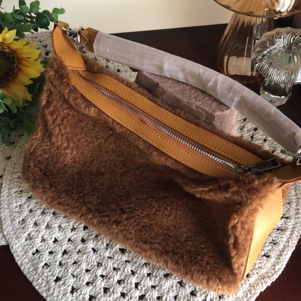 8 Other Reasons Chocolate Faux Shearling Shoulder Bag - Picture 4 of 12